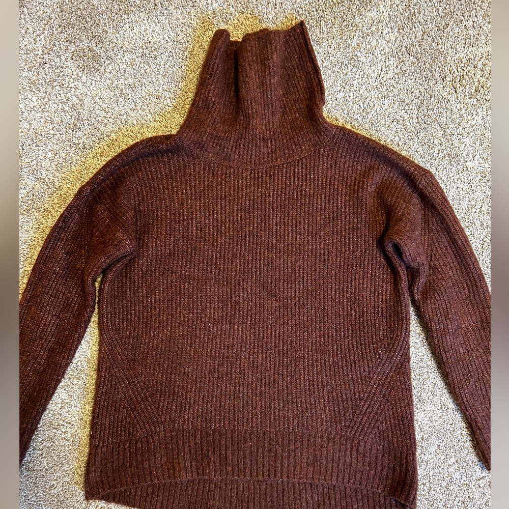 ⭐️BOGO50⭐️ Brown Chunky Turtleneck Sweater